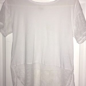 I am selling this white shirt